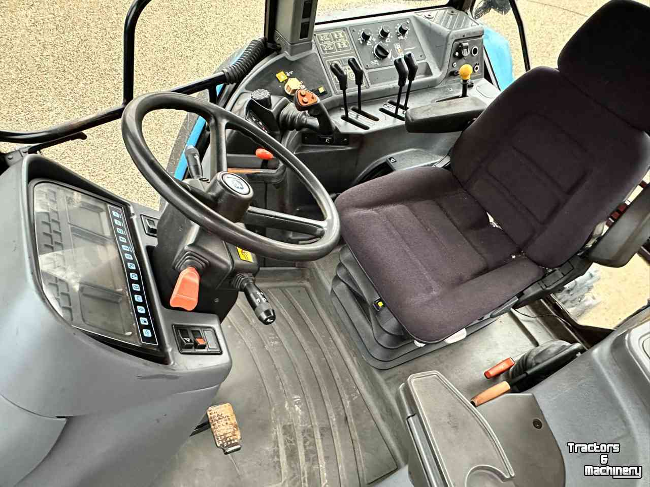 Schlepper / Traktor New Holland 8360