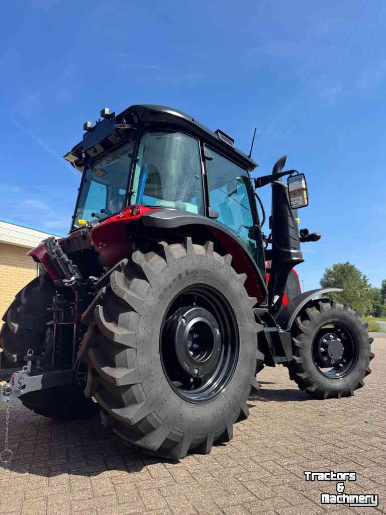 Schlepper / Traktor  ArmaTrac 1054e+