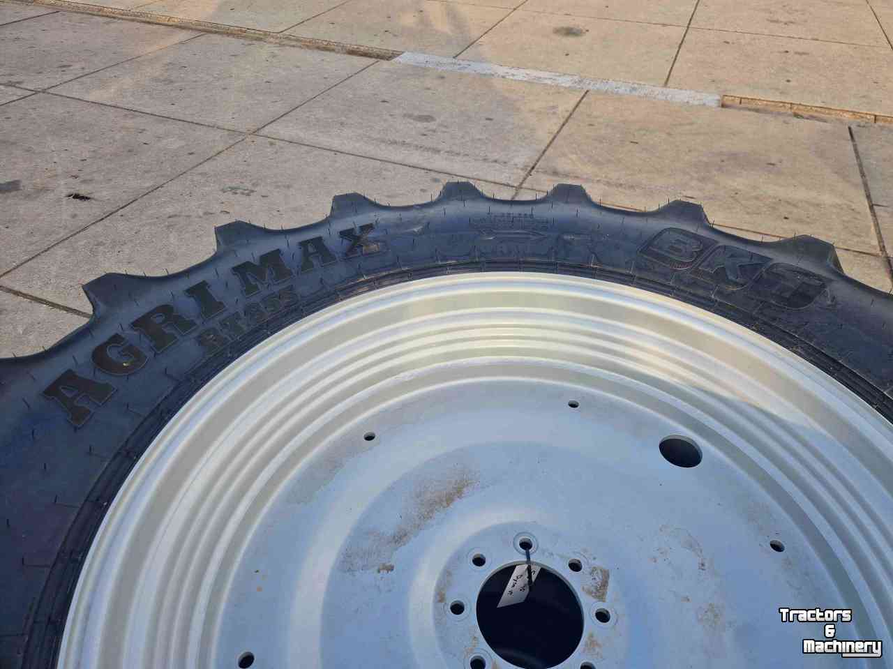 Räder, Reifen, Felgen & Distanzringe BKT 460/85R38 en 380/85R28 BKT Agrimax