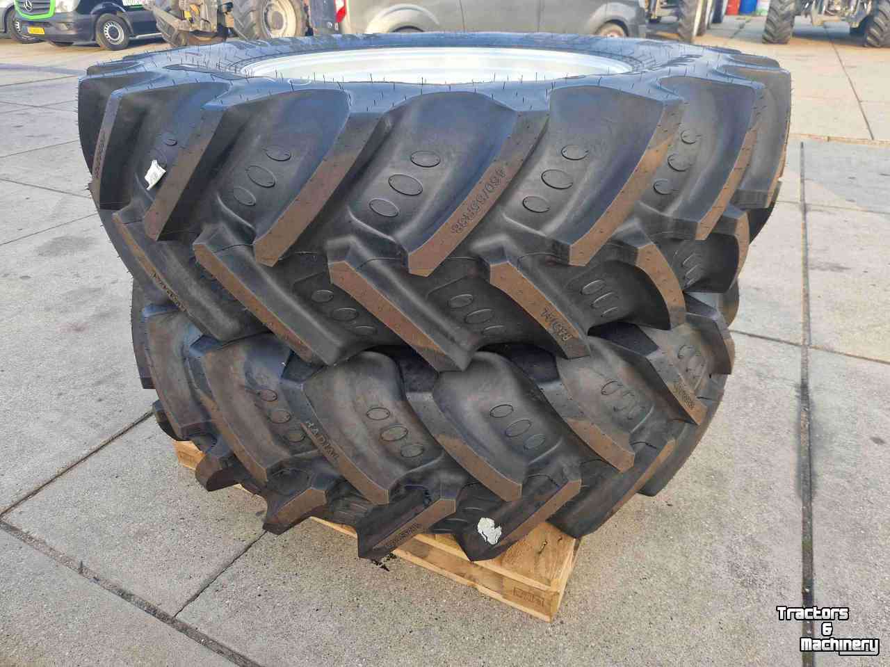 Räder, Reifen, Felgen & Distanzringe BKT 460/85R38 en 380/85R28 BKT Agrimax