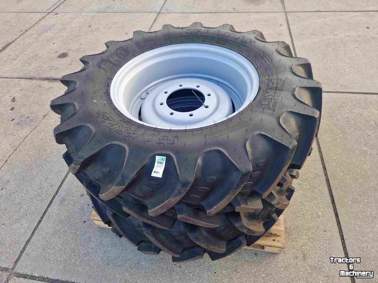 Räder, Reifen, Felgen & Distanzringe BKT 460/85R38 en 380/85R28 BKT Agrimax