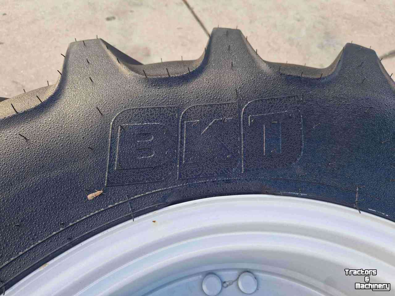 Räder, Reifen, Felgen & Distanzringe BKT 460/85R38 en 380/85R28 BKT Agrimax