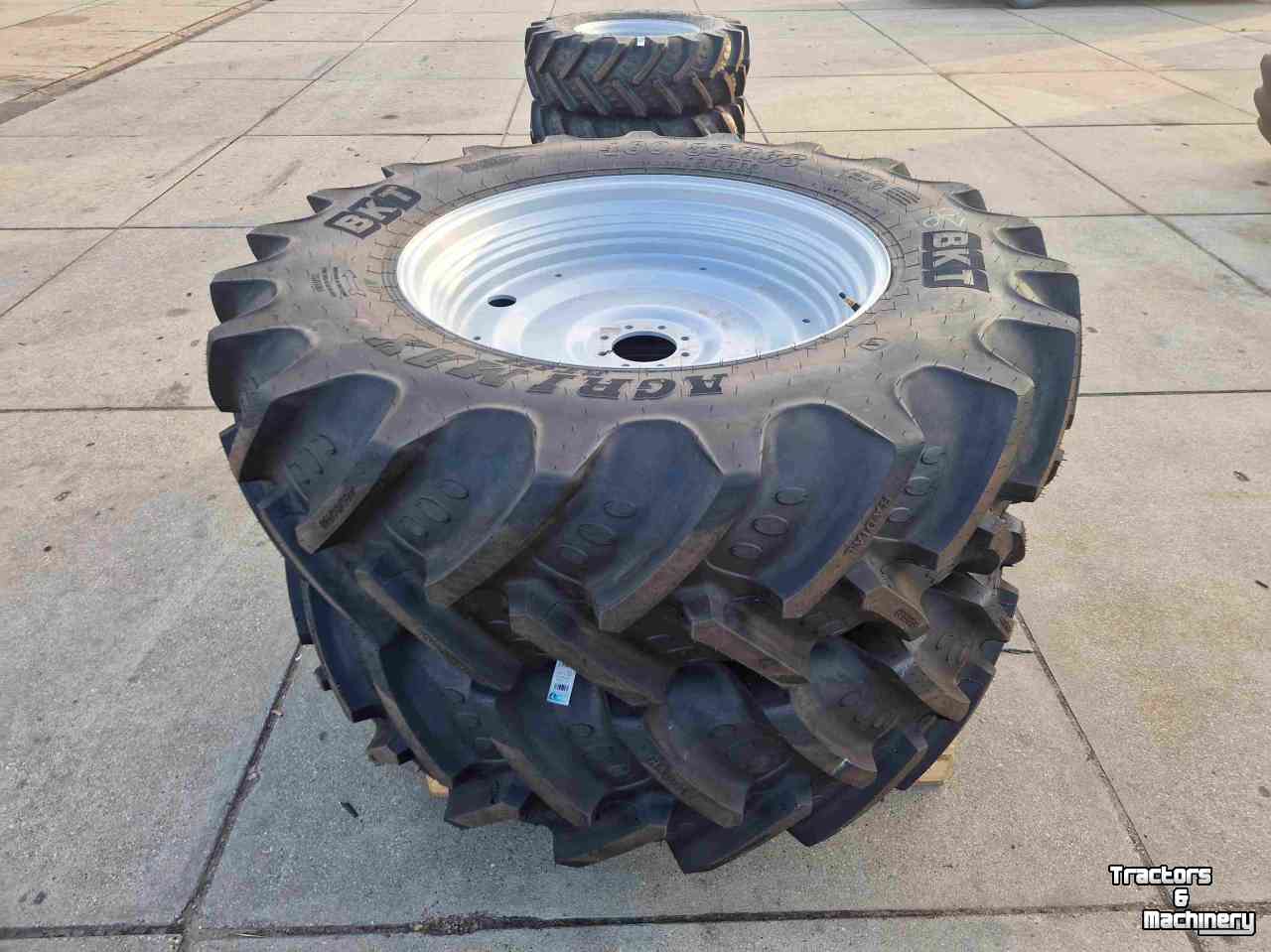 Räder, Reifen, Felgen & Distanzringe BKT 460/85R38 en 380/85R28 BKT Agrimax