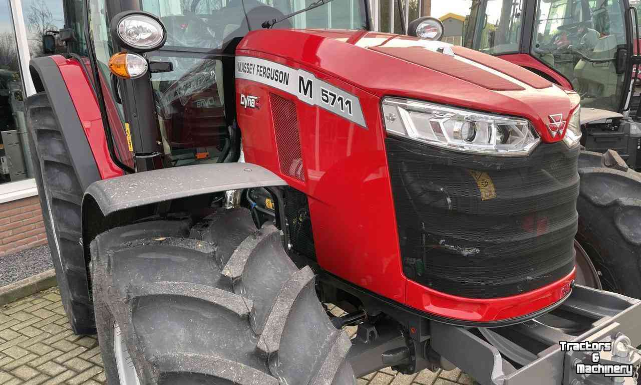 Schlepper / Traktoren Massey Ferguson 5711 M Tractor