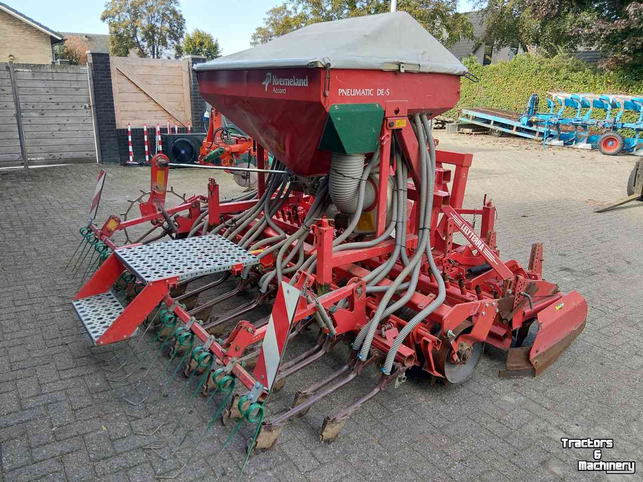 Sämaschine-Kombination Kverneland Pneumatic DE-S Zaaicombinatie  Met Lely Rotorkopeg
