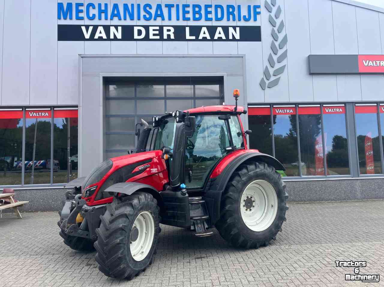 Schlepper / Traktor Valtra N134