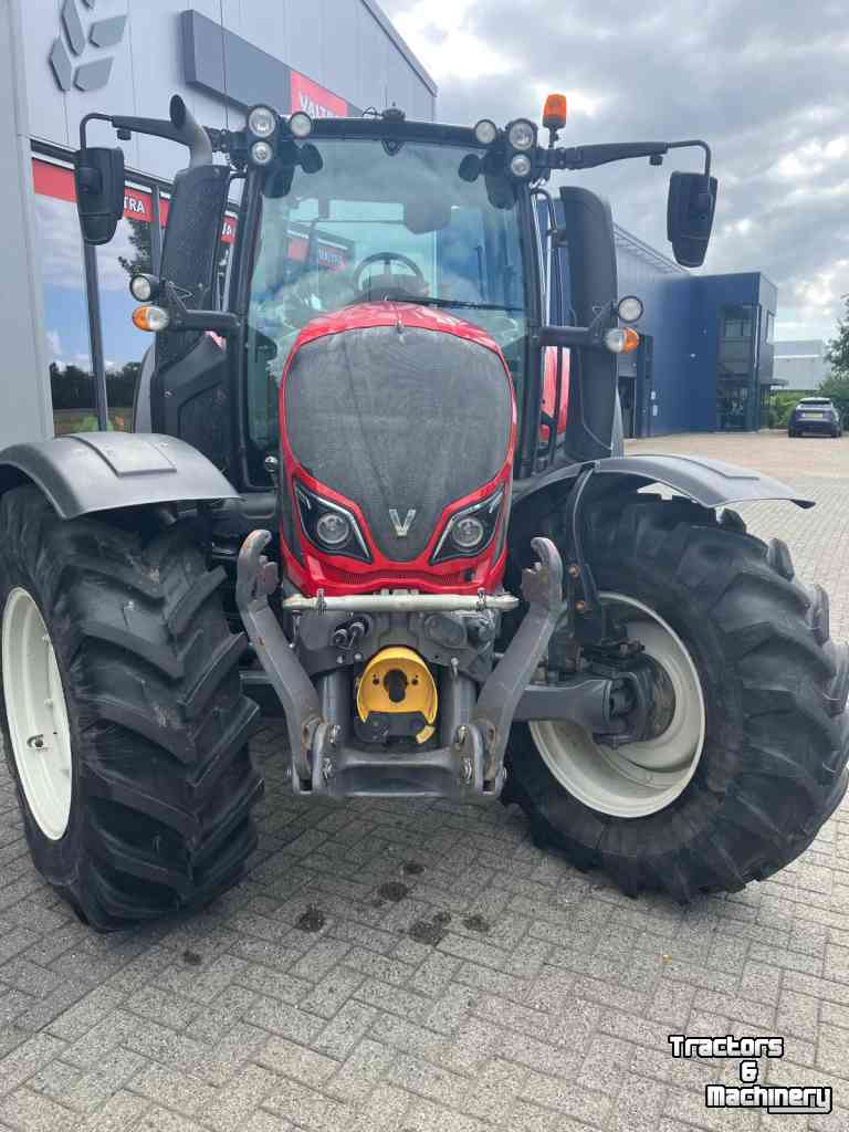 Schlepper / Traktor Valtra N134