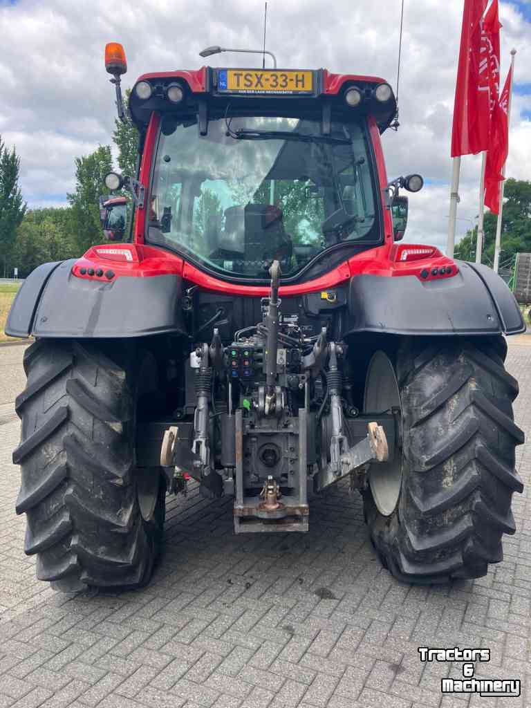 Schlepper / Traktor Valtra N134