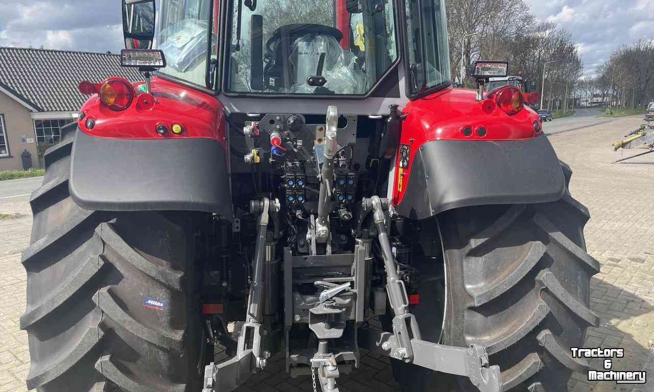 Schlepper / Traktoren Massey Ferguson 5S.115 Dyna-6 Efficient Tractor Traktor Nieuw
