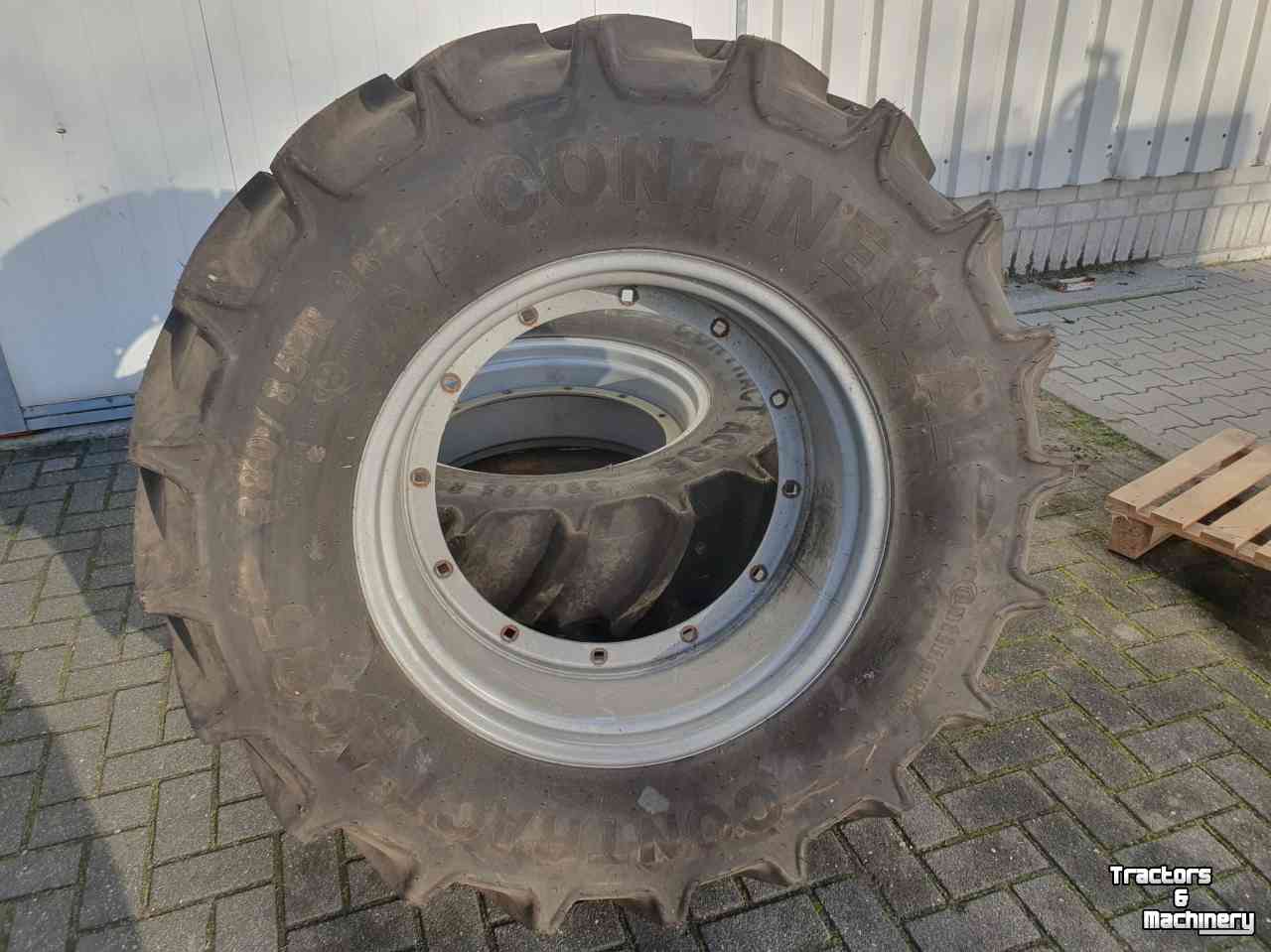 Räder, Reifen, Felgen & Distanzringe Continental 380/85R28