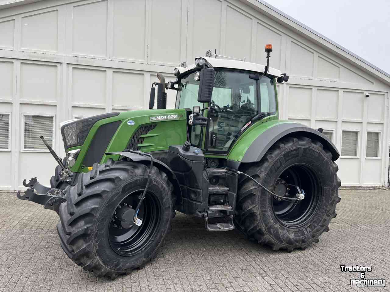 Schlepper / Traktor Fendt 828 S4 Profi Plus