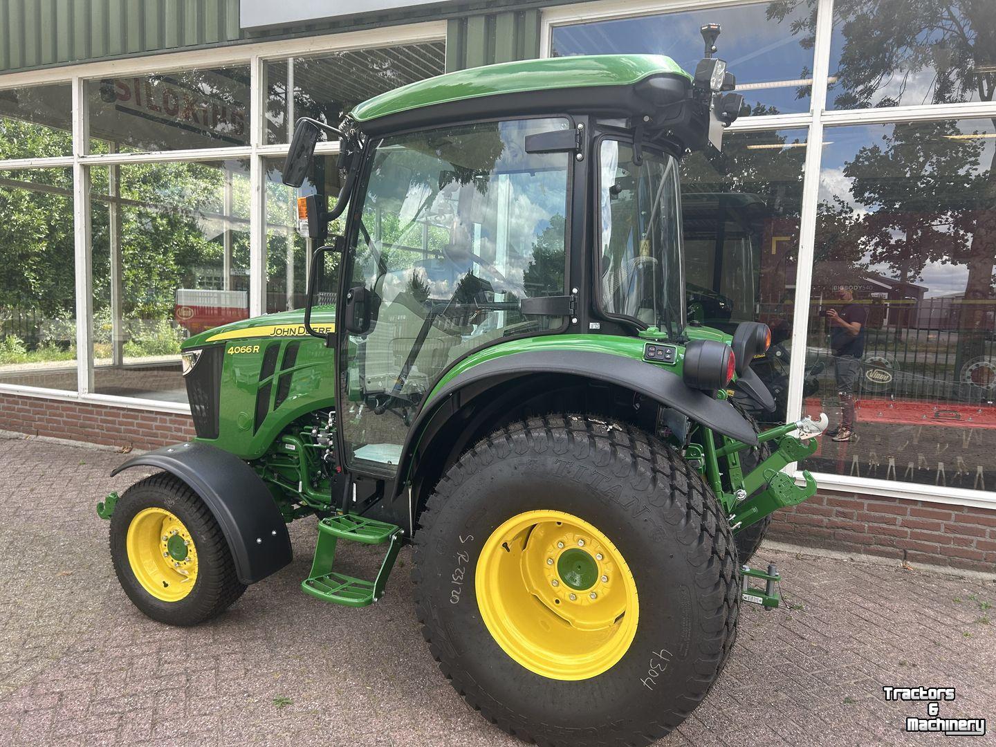 Obsttraktor John Deere 4066R