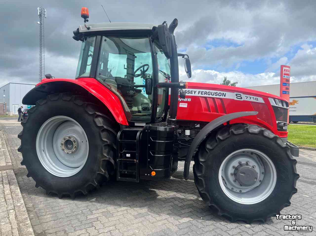 Schlepper / Traktor Massey Ferguson 7718S Dyna-6