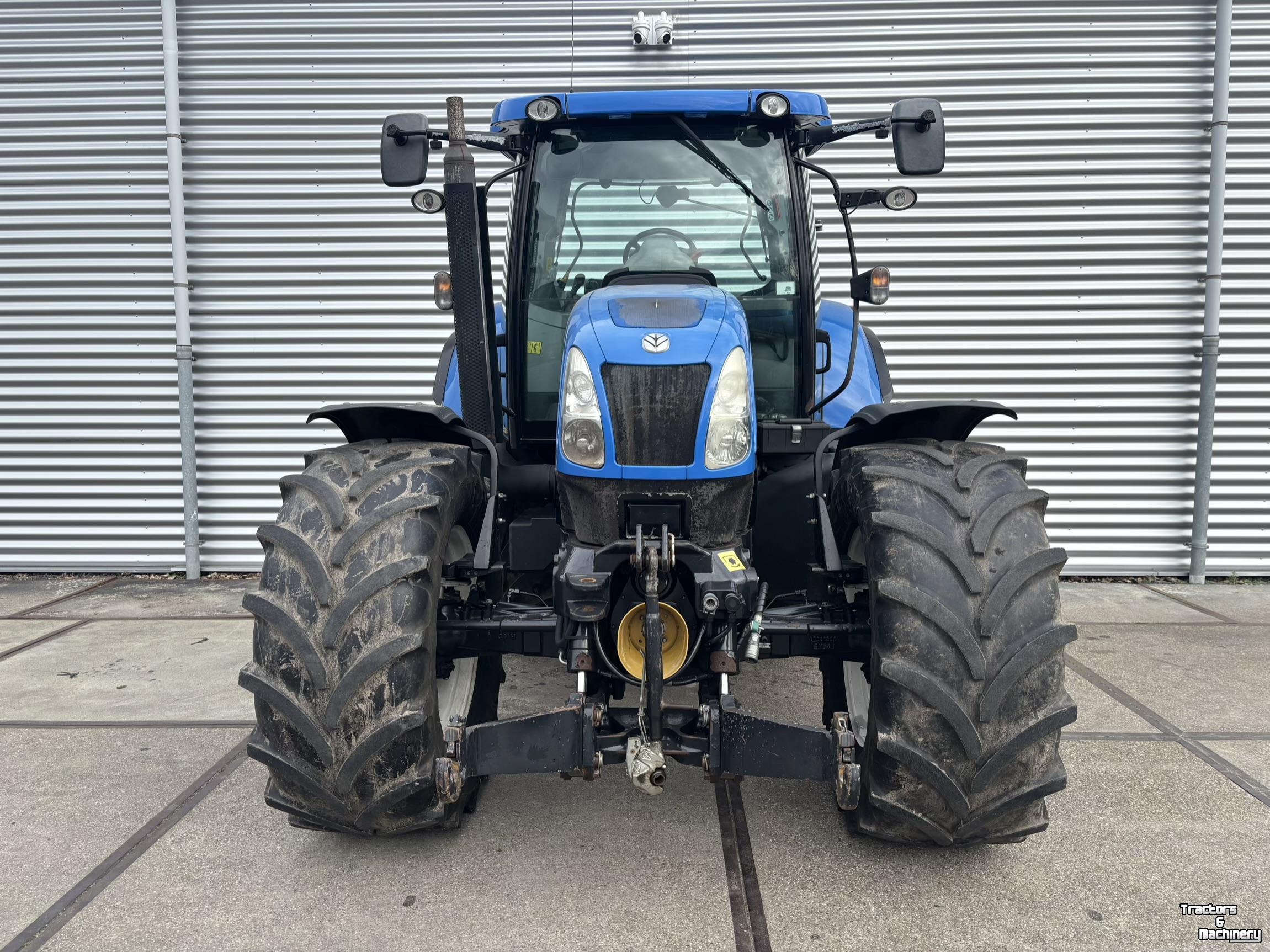 Schlepper / Traktor New Holland T6050