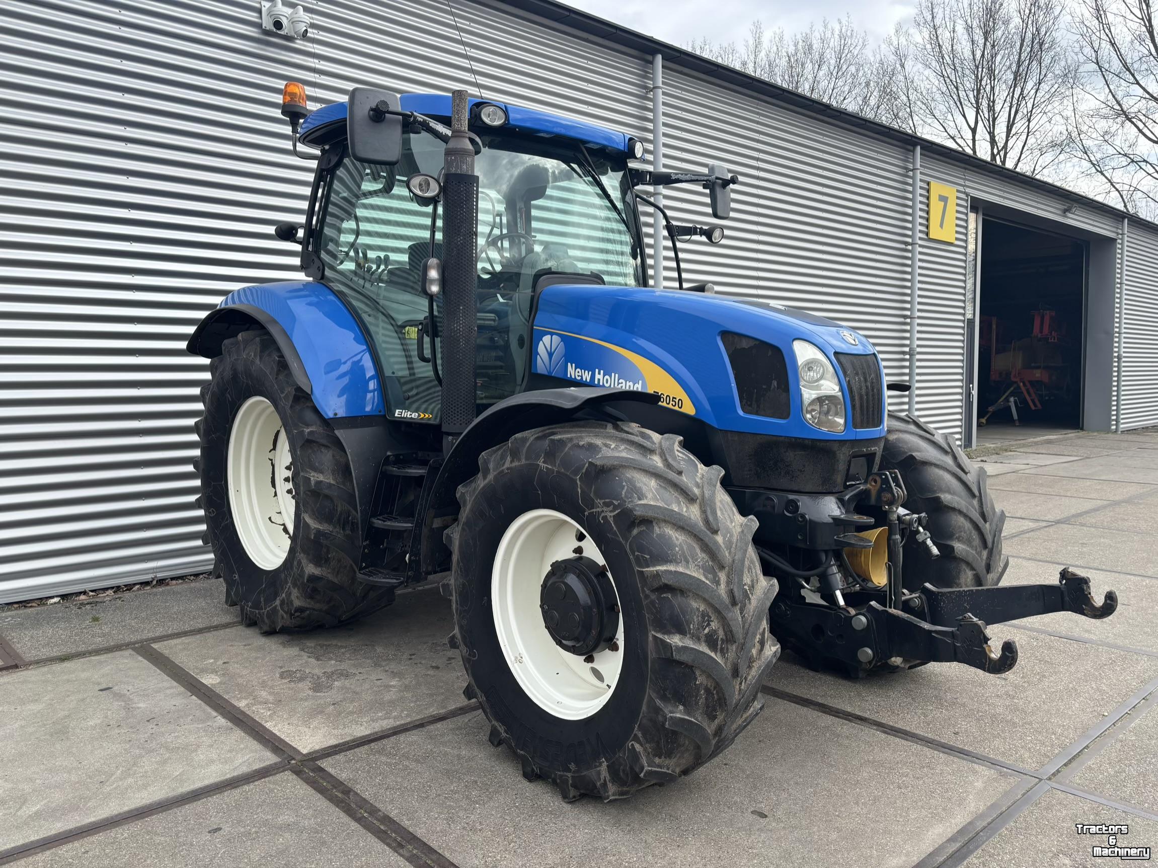 Schlepper / Traktor New Holland T6050