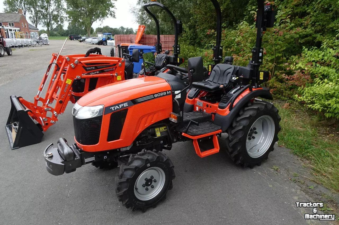 Schlepper / Traktor TAFE Compact trekker 6028M