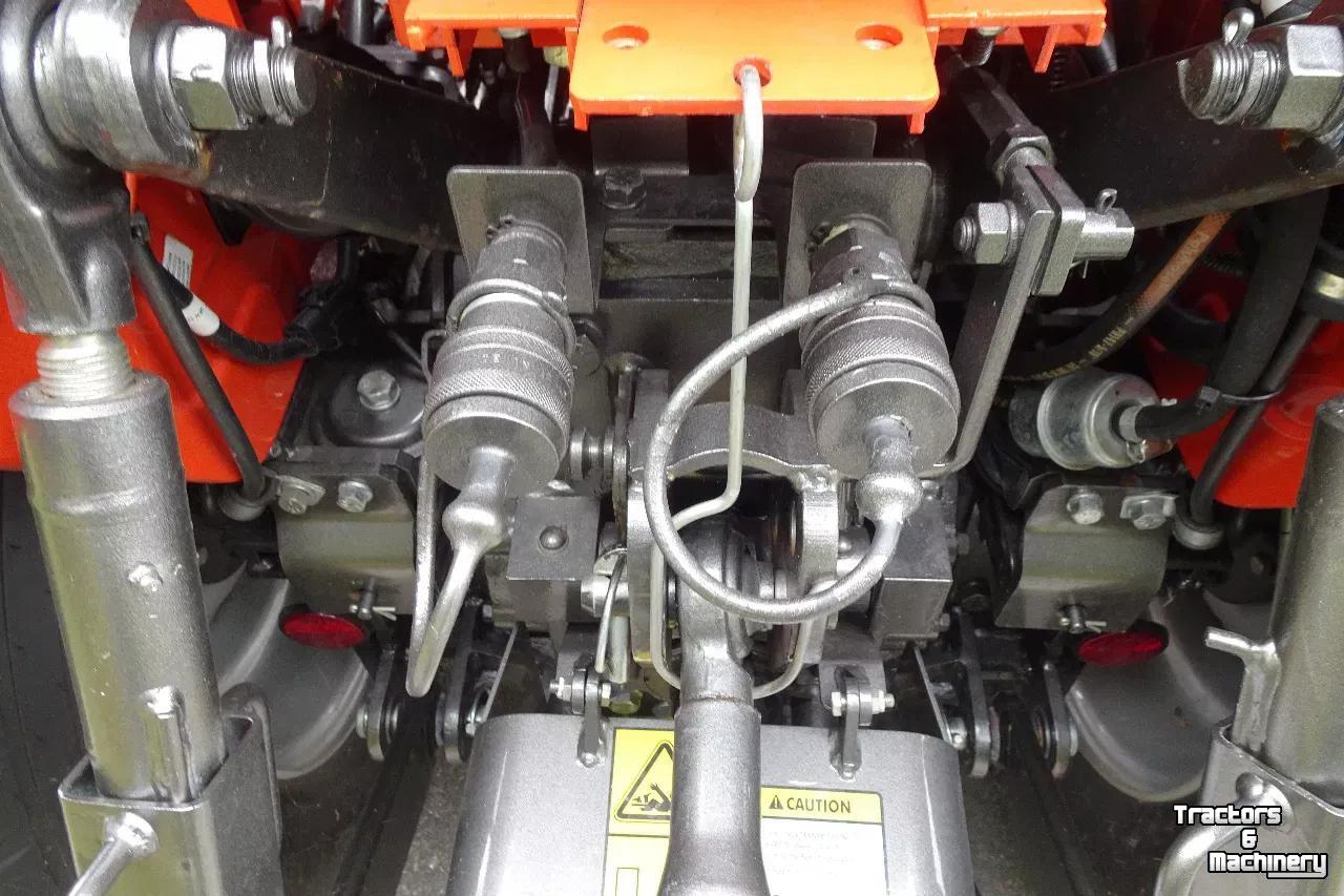Schlepper / Traktor TAFE Compact trekker 6028M