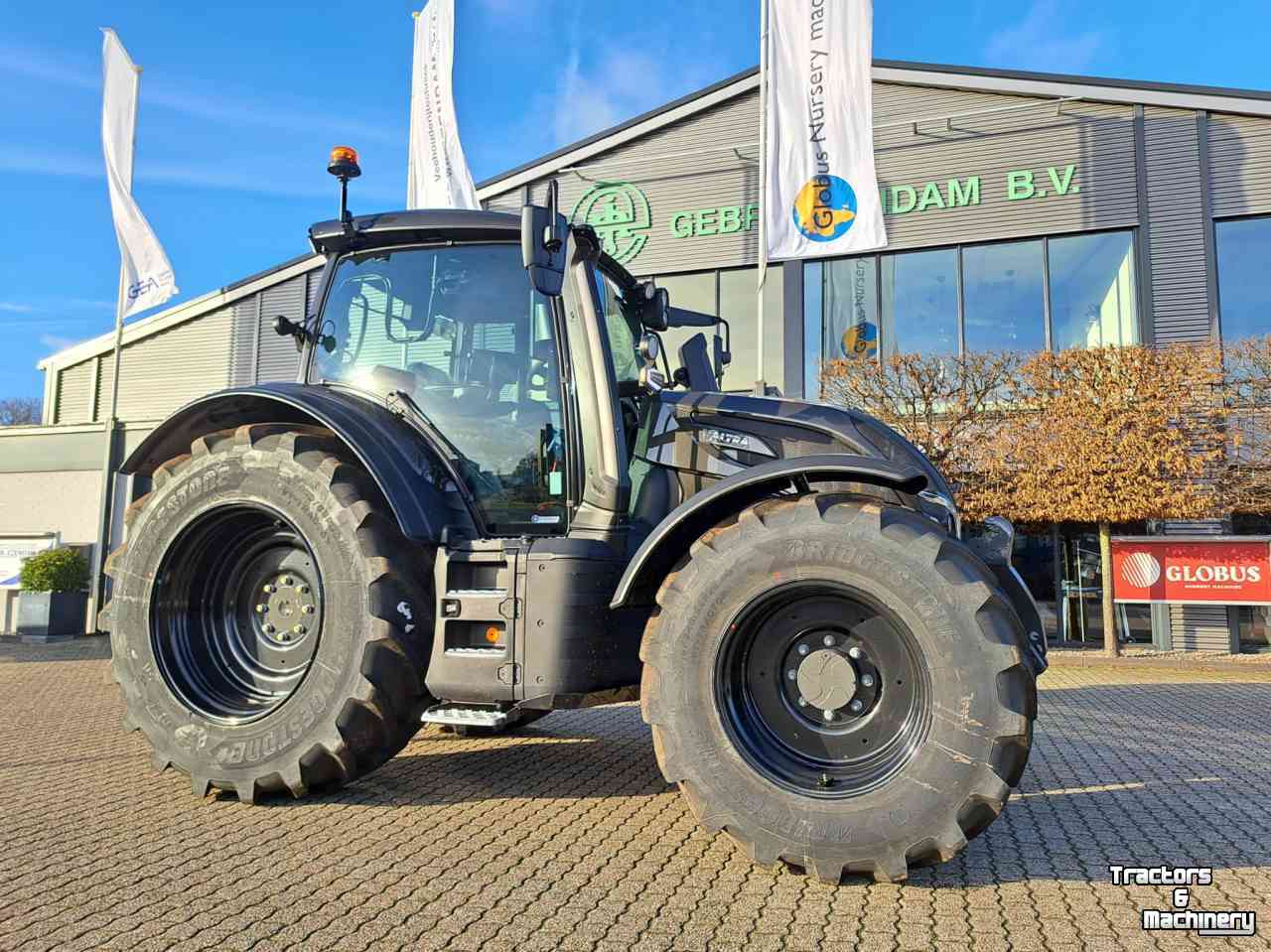 Schlepper / Traktor Valtra N175D Twintrac