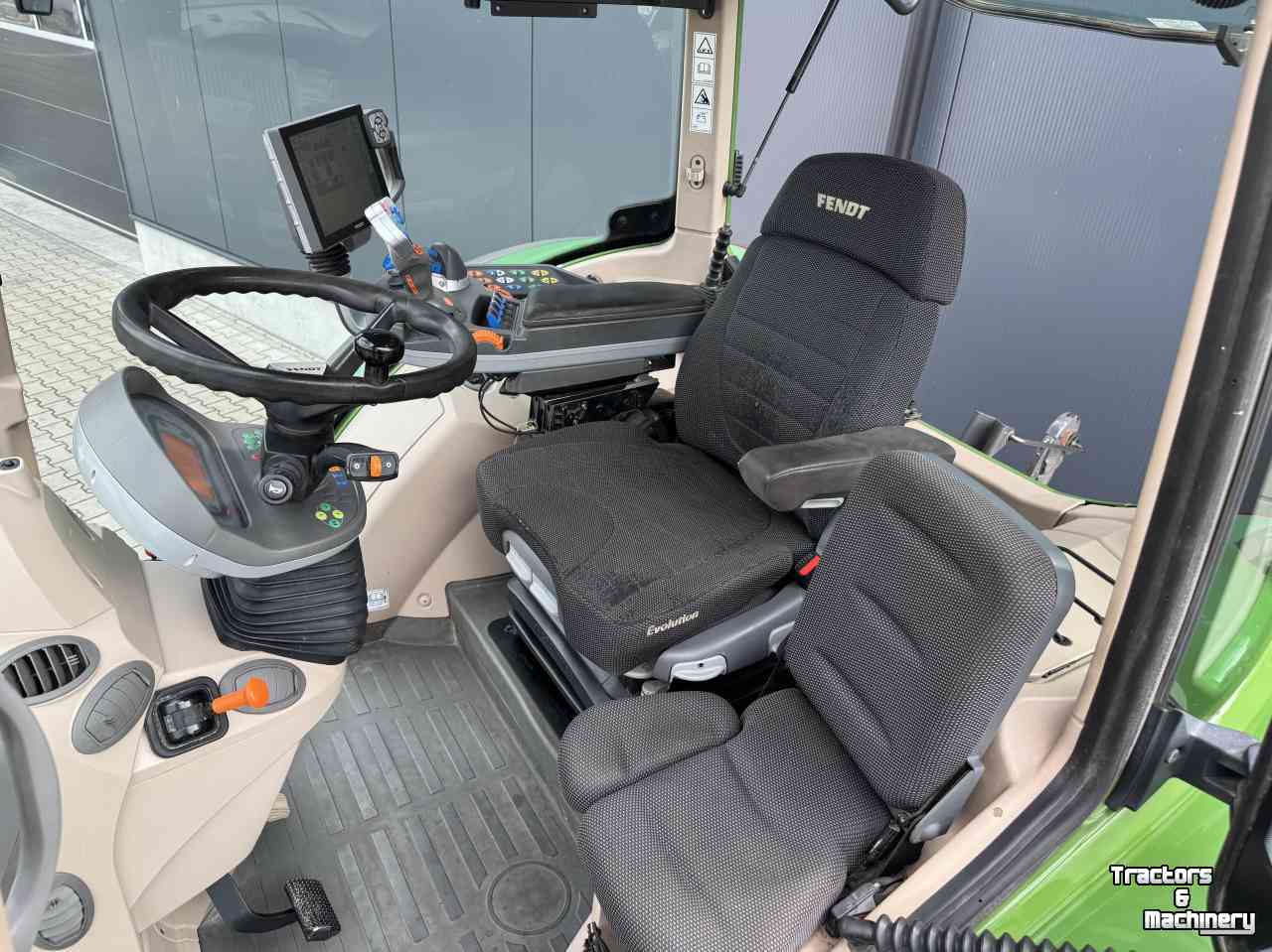 Schlepper / Traktor Fendt 724 S4 Profi plus