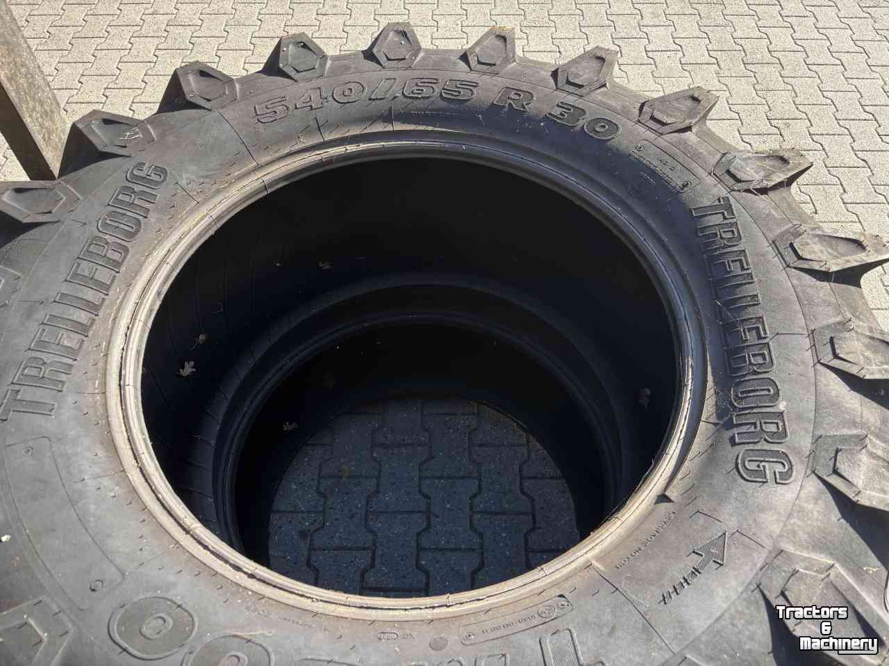Räder, Reifen, Felgen & Distanzringe Trelleborg 540/65R30 TM800 Nieuw