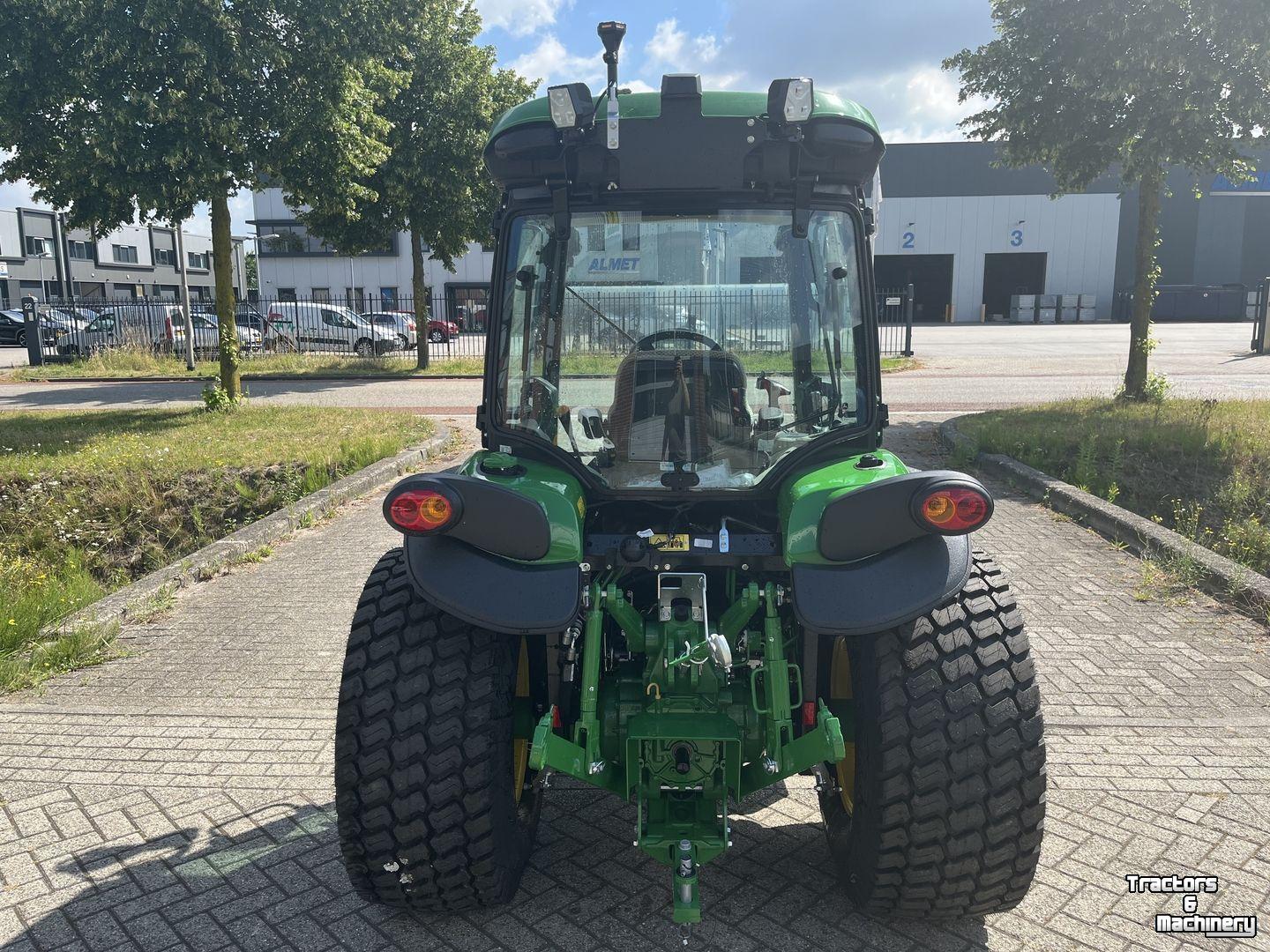 Obsttraktor John Deere 4066R