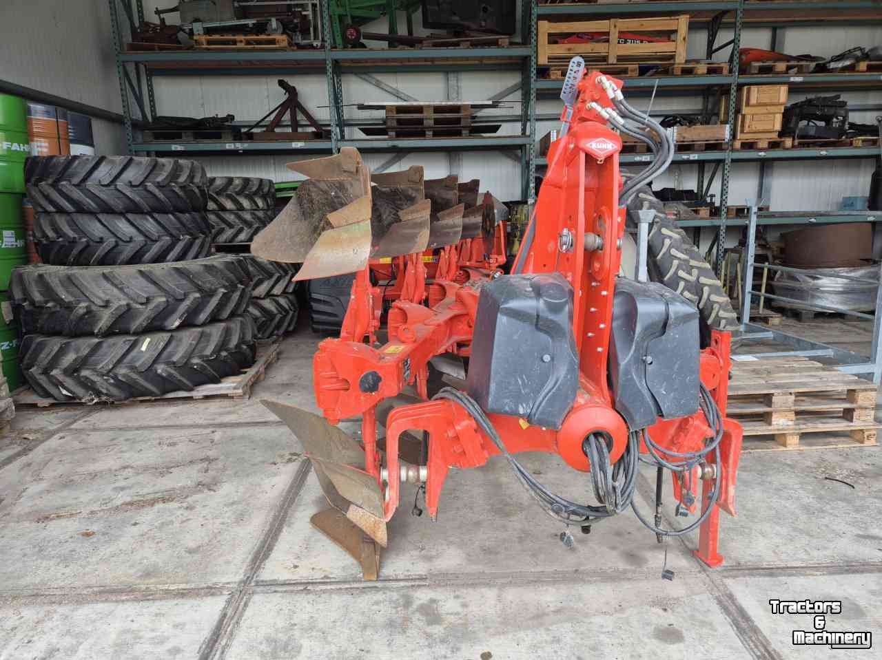 Pflüge Kuhn Vari-Master L 4E On-Land ploeg