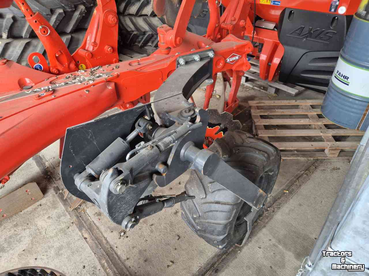 Pflüge Kuhn Vari-Master L 4E On-Land ploeg