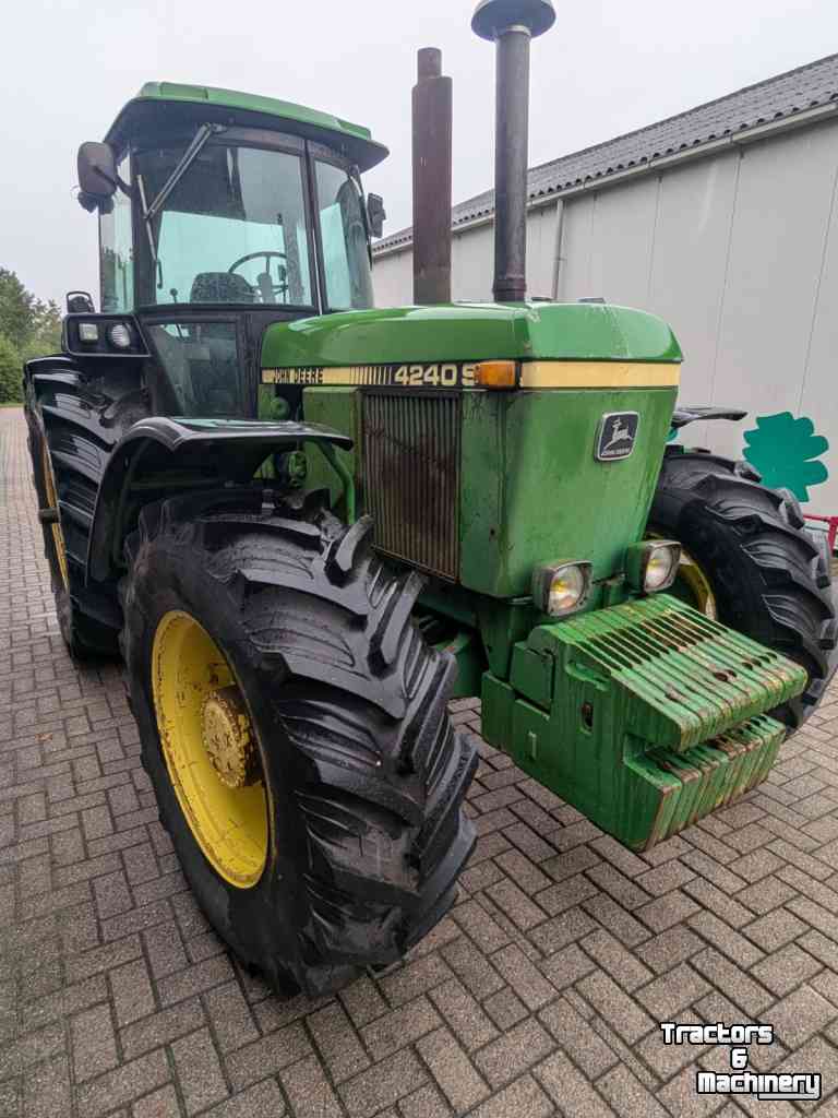 Schlepper / Traktor John Deere 4240 S