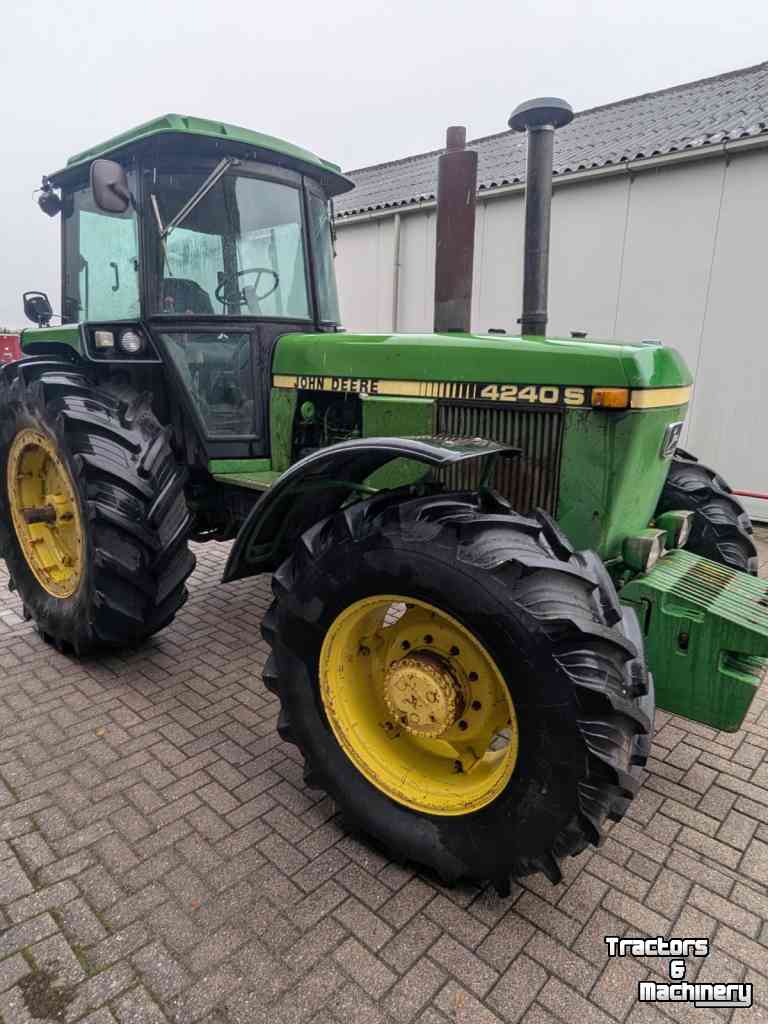 Schlepper / Traktor John Deere 4240 S
