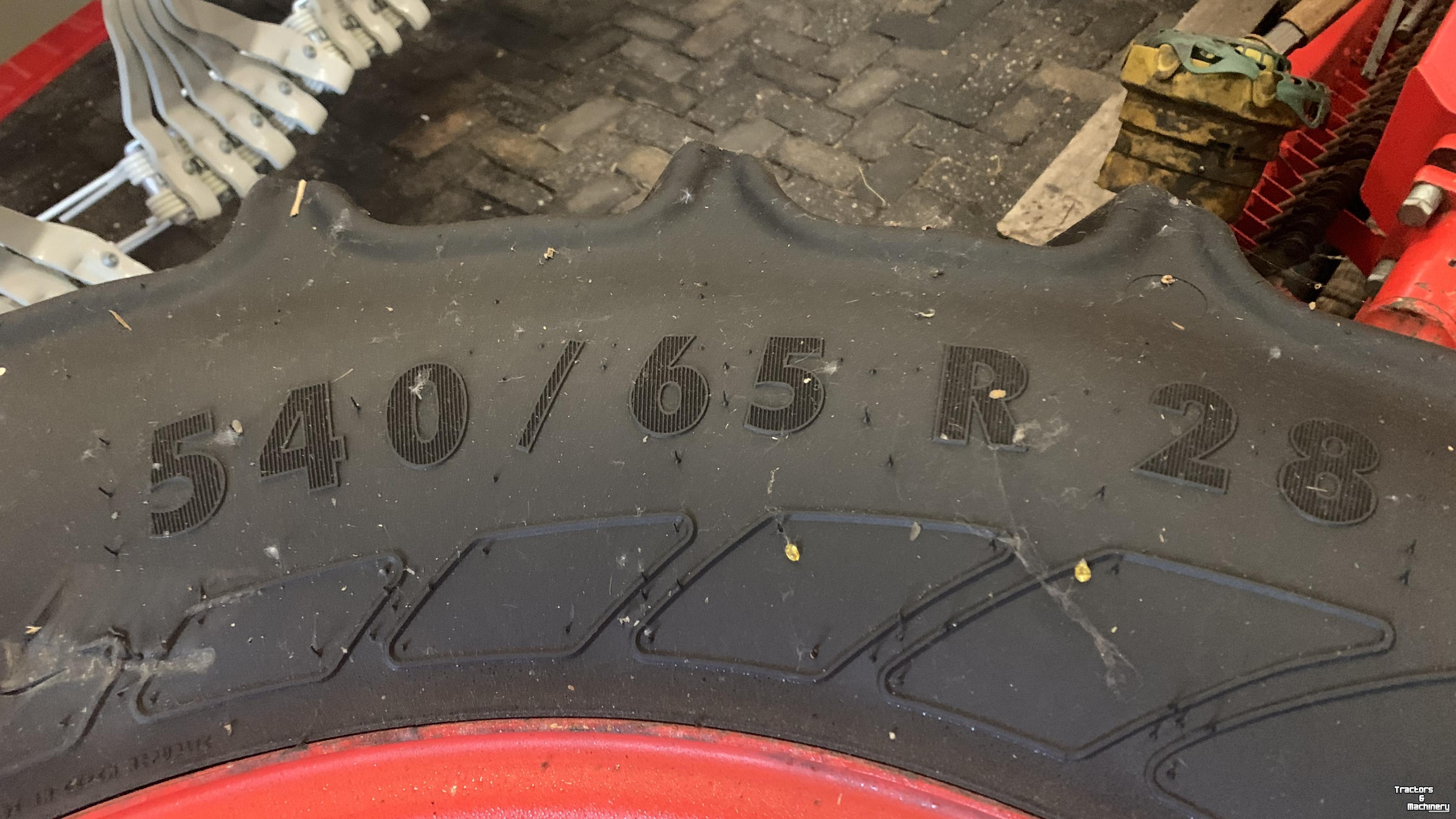 Räder, Reifen, Felgen & Distanzringe Continental Continental 540/65R28 op Fendt velg