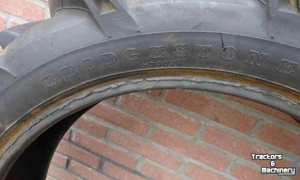 Räder, Reifen, Felgen & Distanzringe Bridgestone 