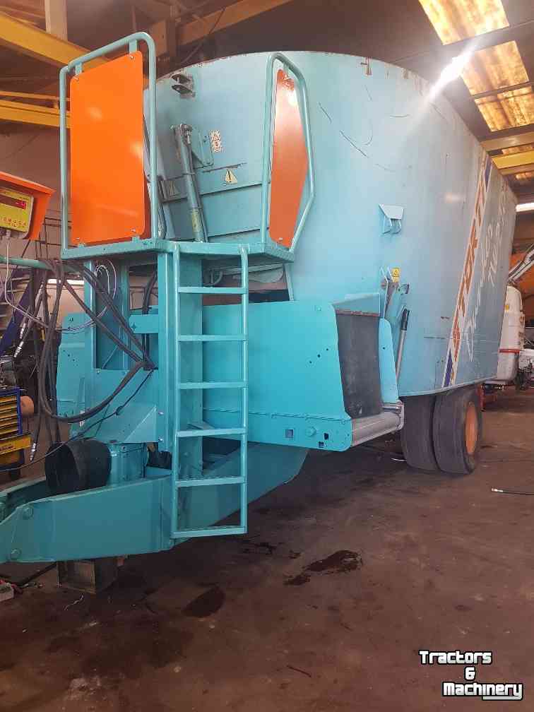 Futtermischwagen Vertikal Storti Dunker TW 210     12969