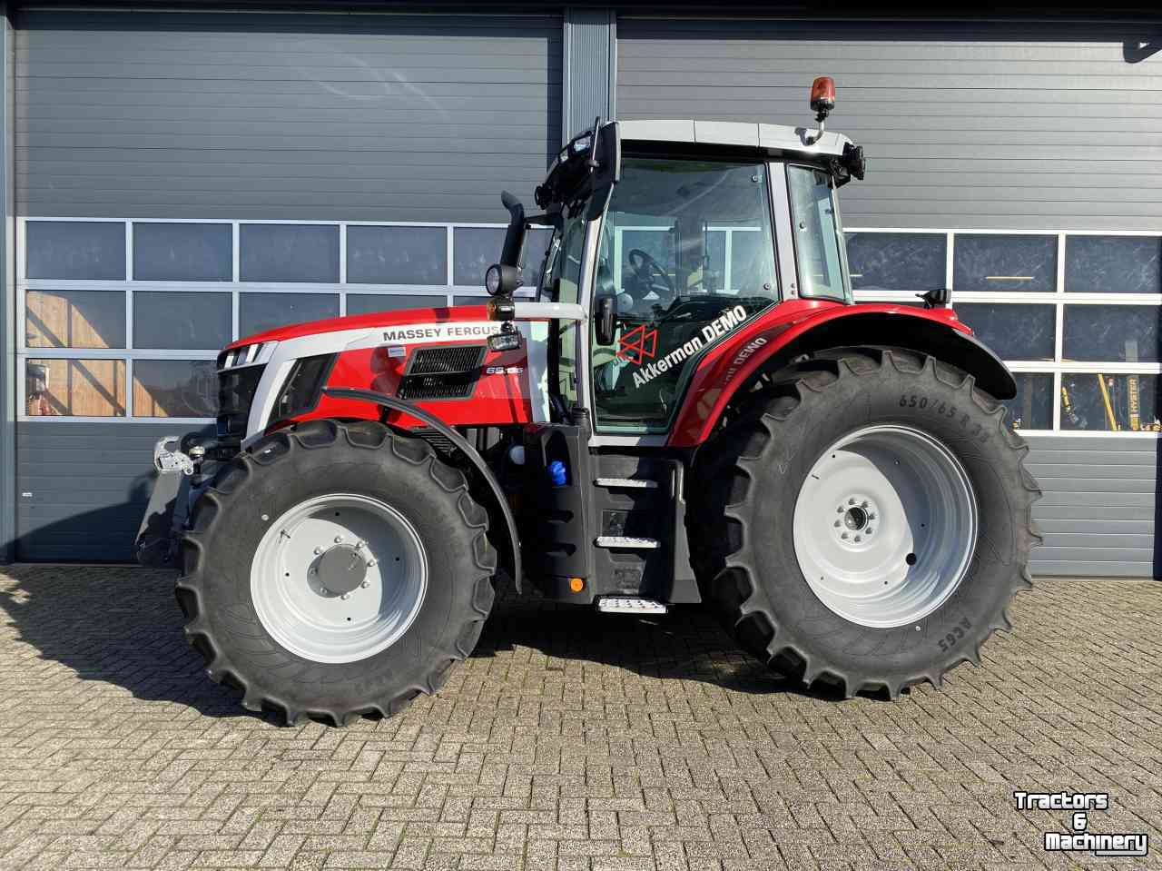 Schlepper / Traktor Massey Ferguson 6s.135 Dyna6 Efficient