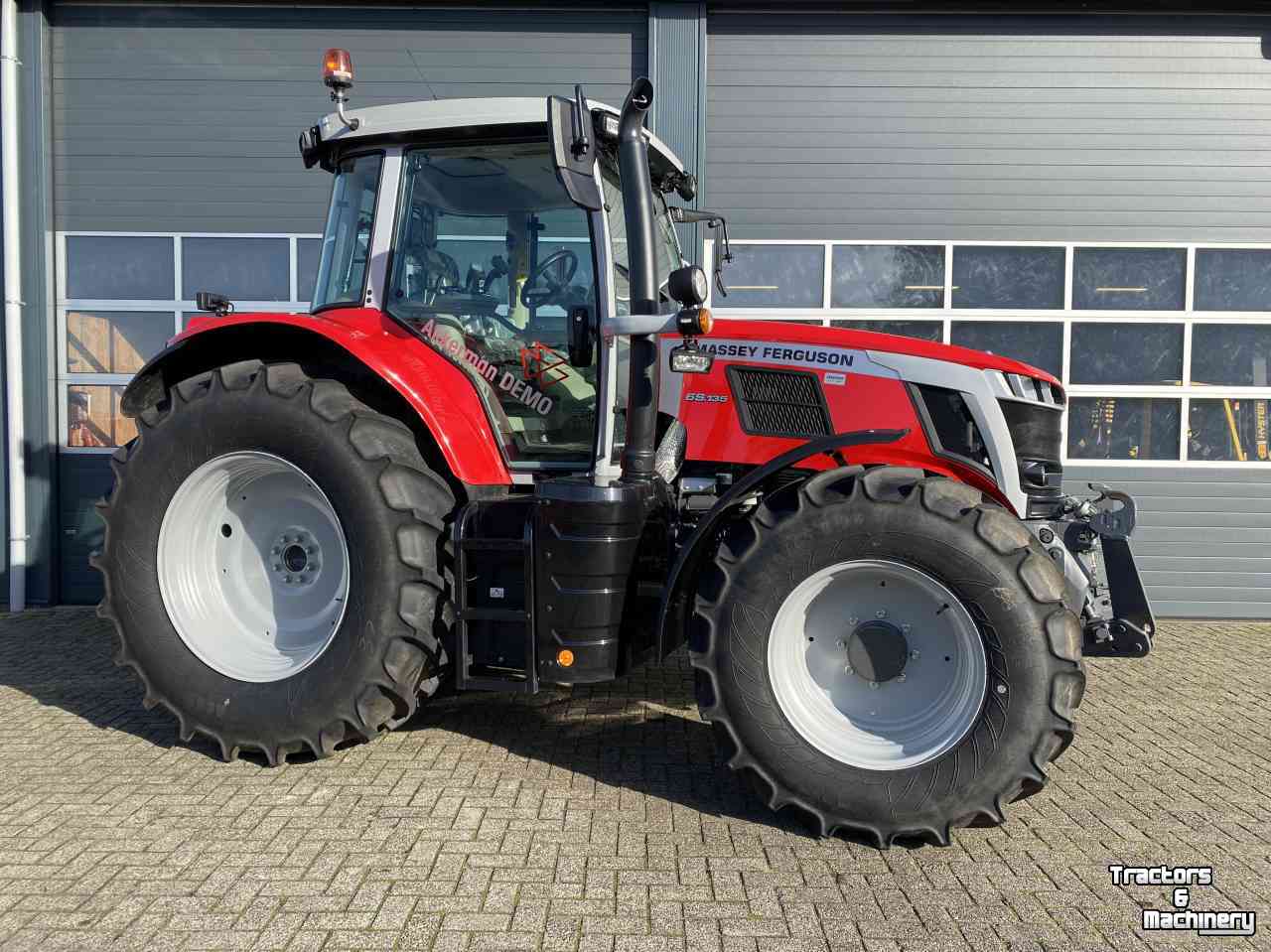 Schlepper / Traktor Massey Ferguson 6s.135 Dyna6 Efficient