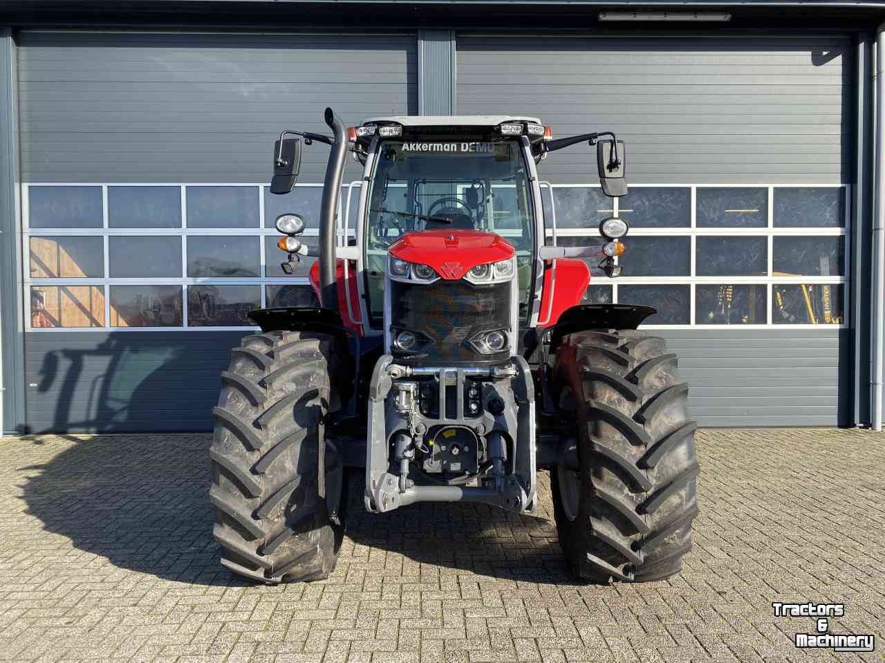 Schlepper / Traktor Massey Ferguson 6s.135 Dyna6 Efficient