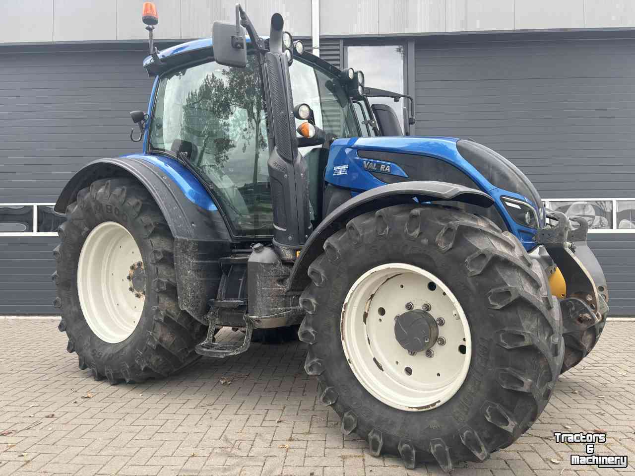 Schlepper / Traktor Valtra N174 Versu