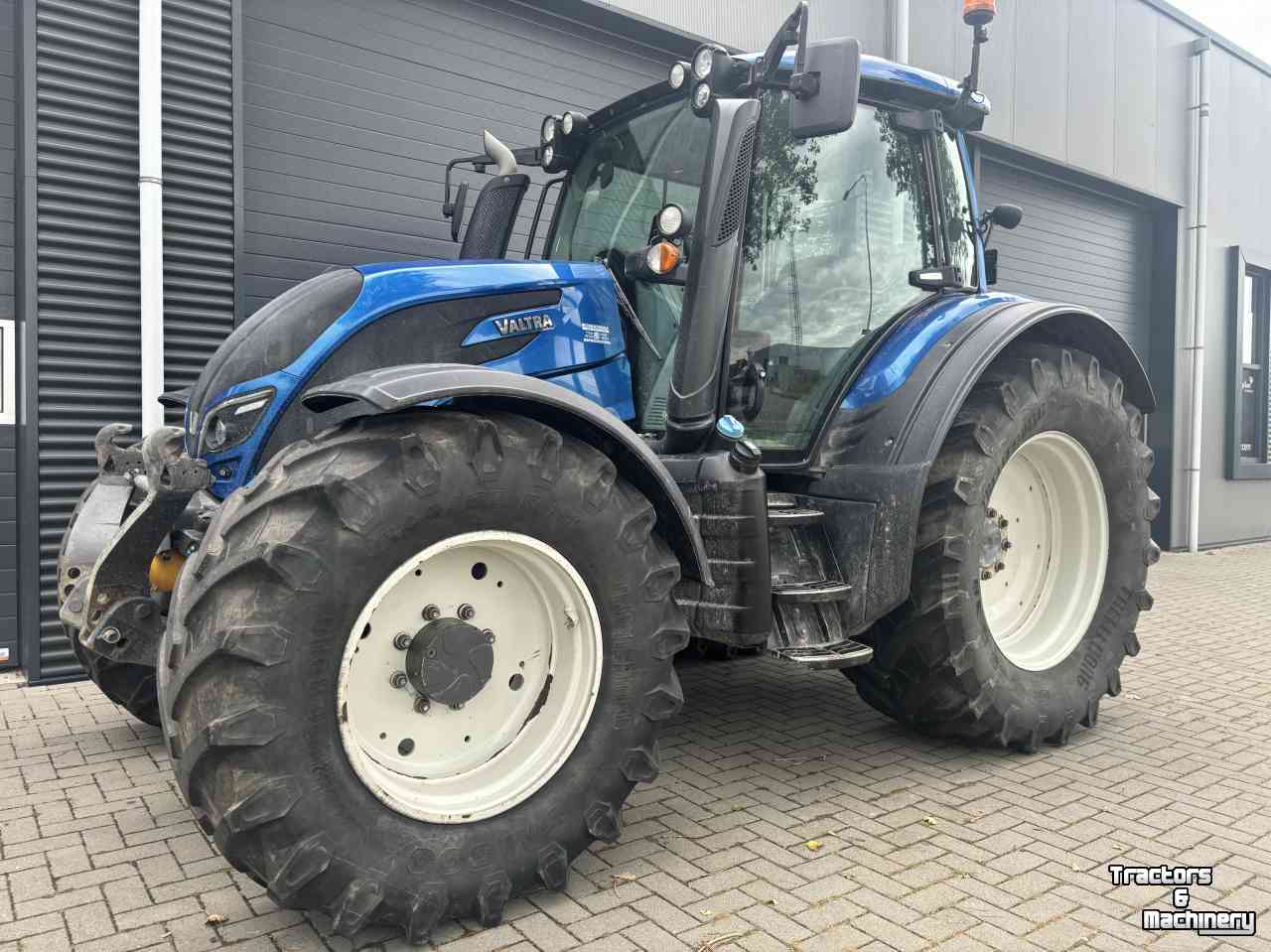 Schlepper / Traktor Valtra N174 Versu