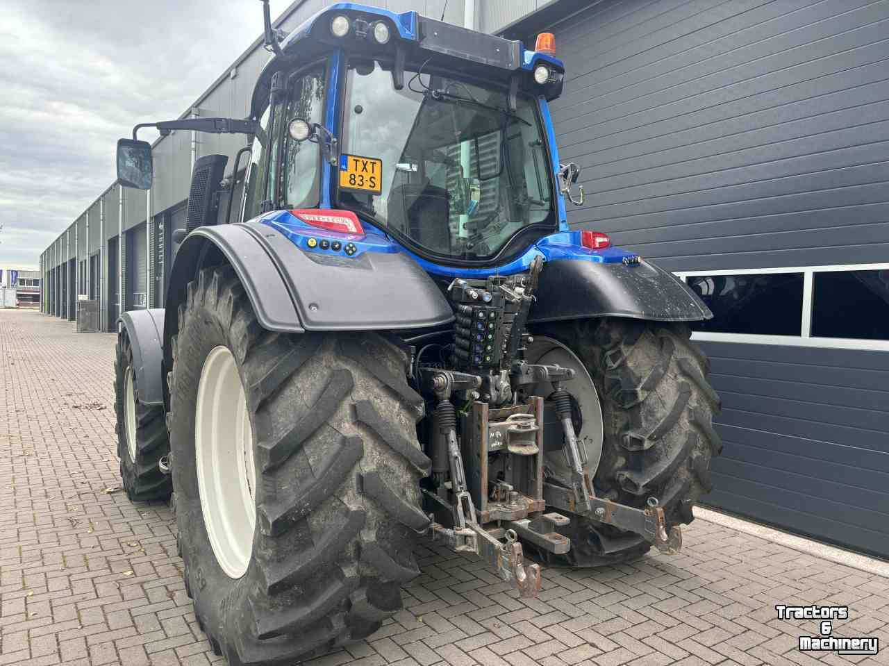 Schlepper / Traktor Valtra N174 Versu