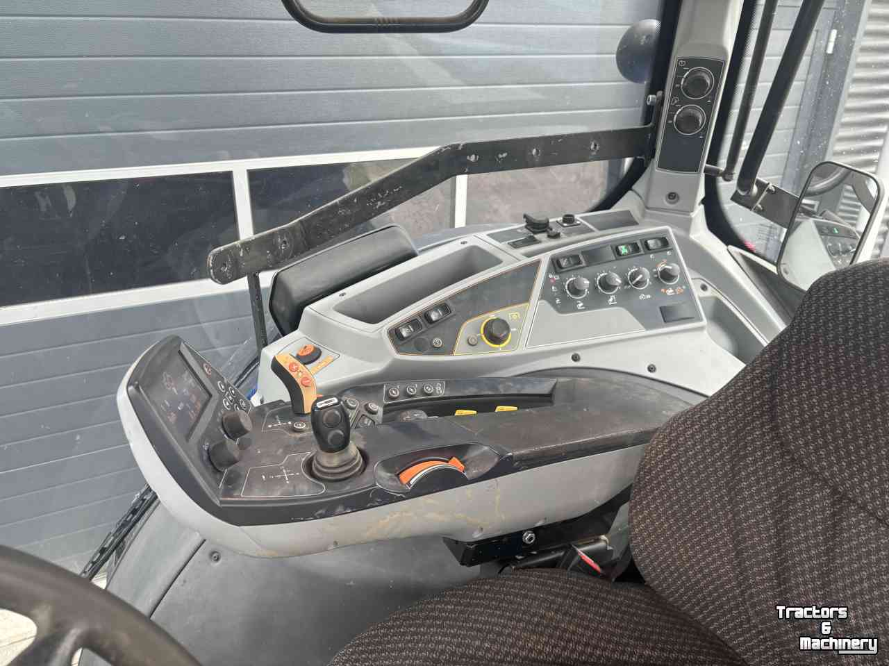 Schlepper / Traktor Valtra N174 Versu