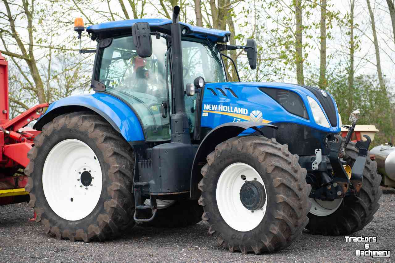 Schlepper / Traktoren New Holland T7210