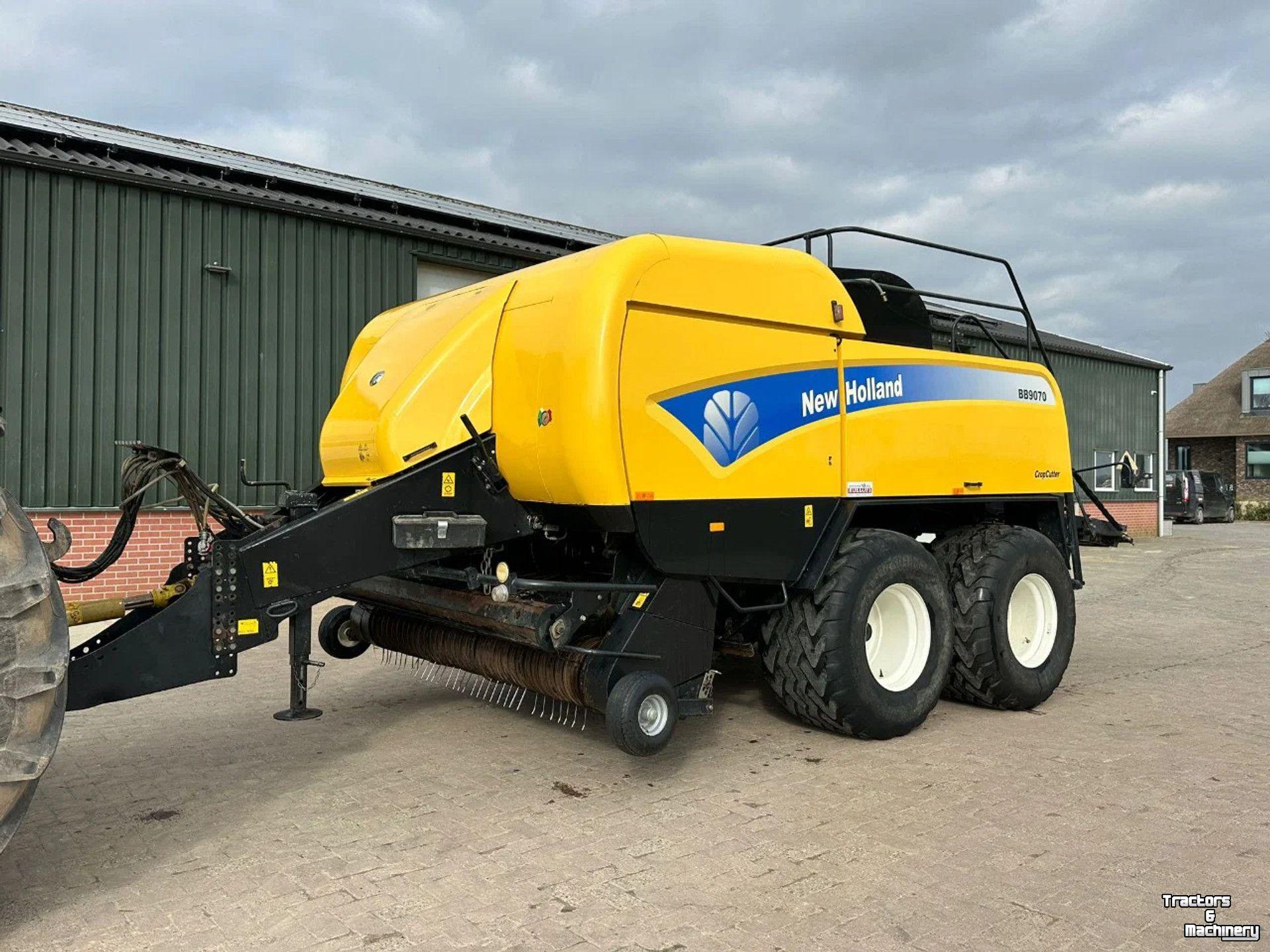 Pressen New Holland BB9070 CropCutter
