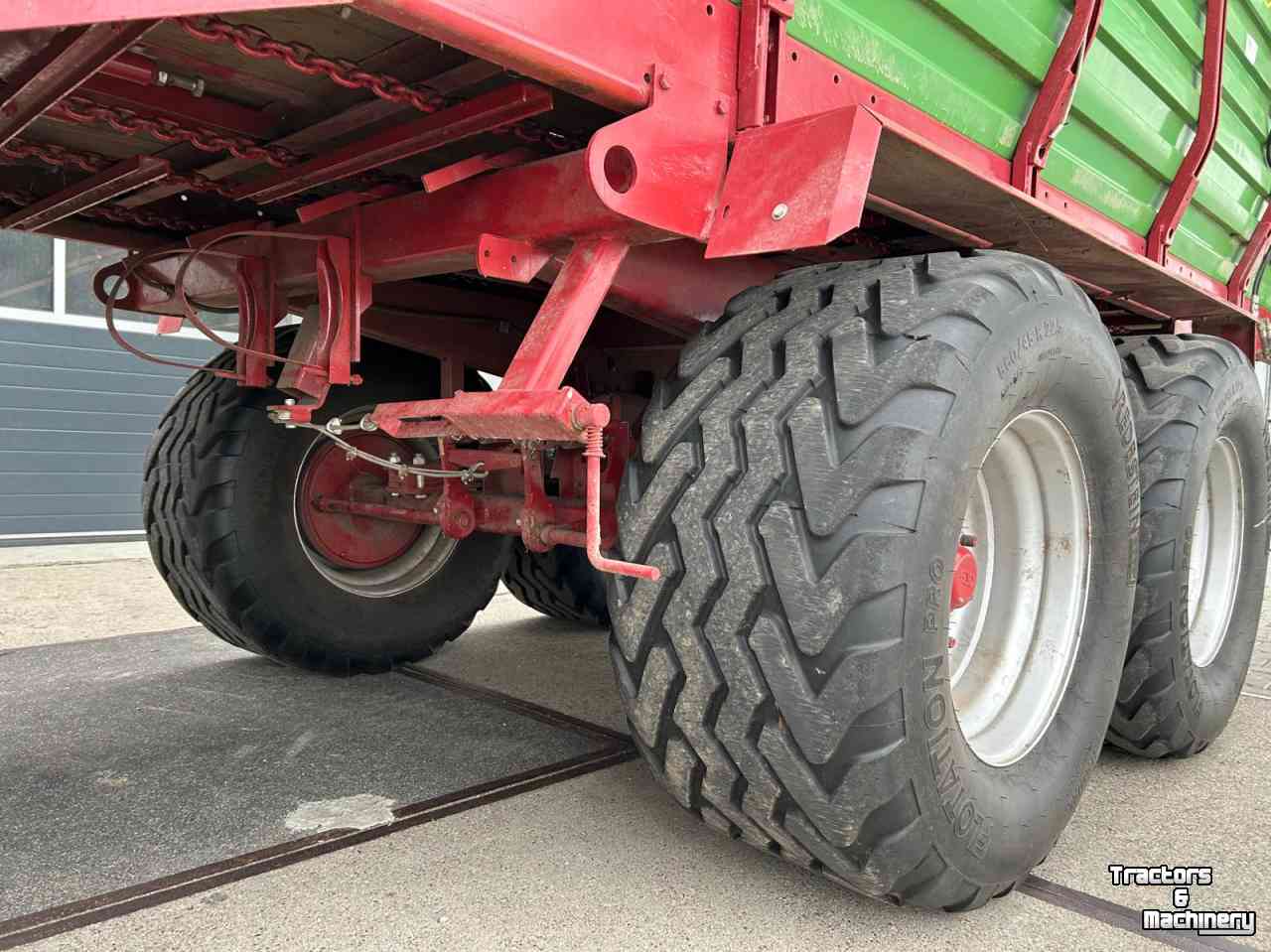 Lade- und Dosierwagen Strautmann Super Vitesse 2 H Groot onderstel.
