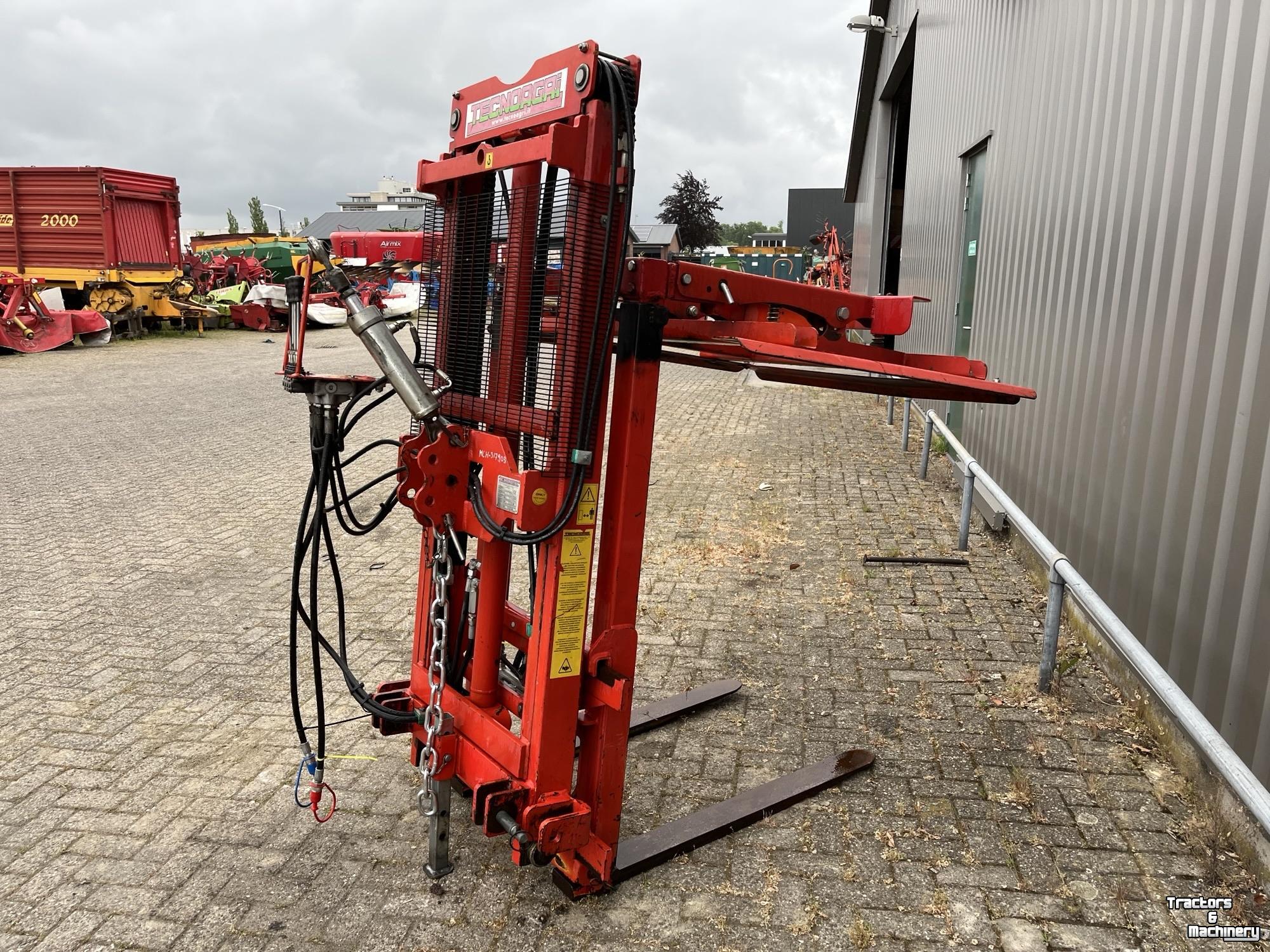 Anbau Hydraulik Stapler / Mini Gabelstapler  Tecnoagri Super 2515