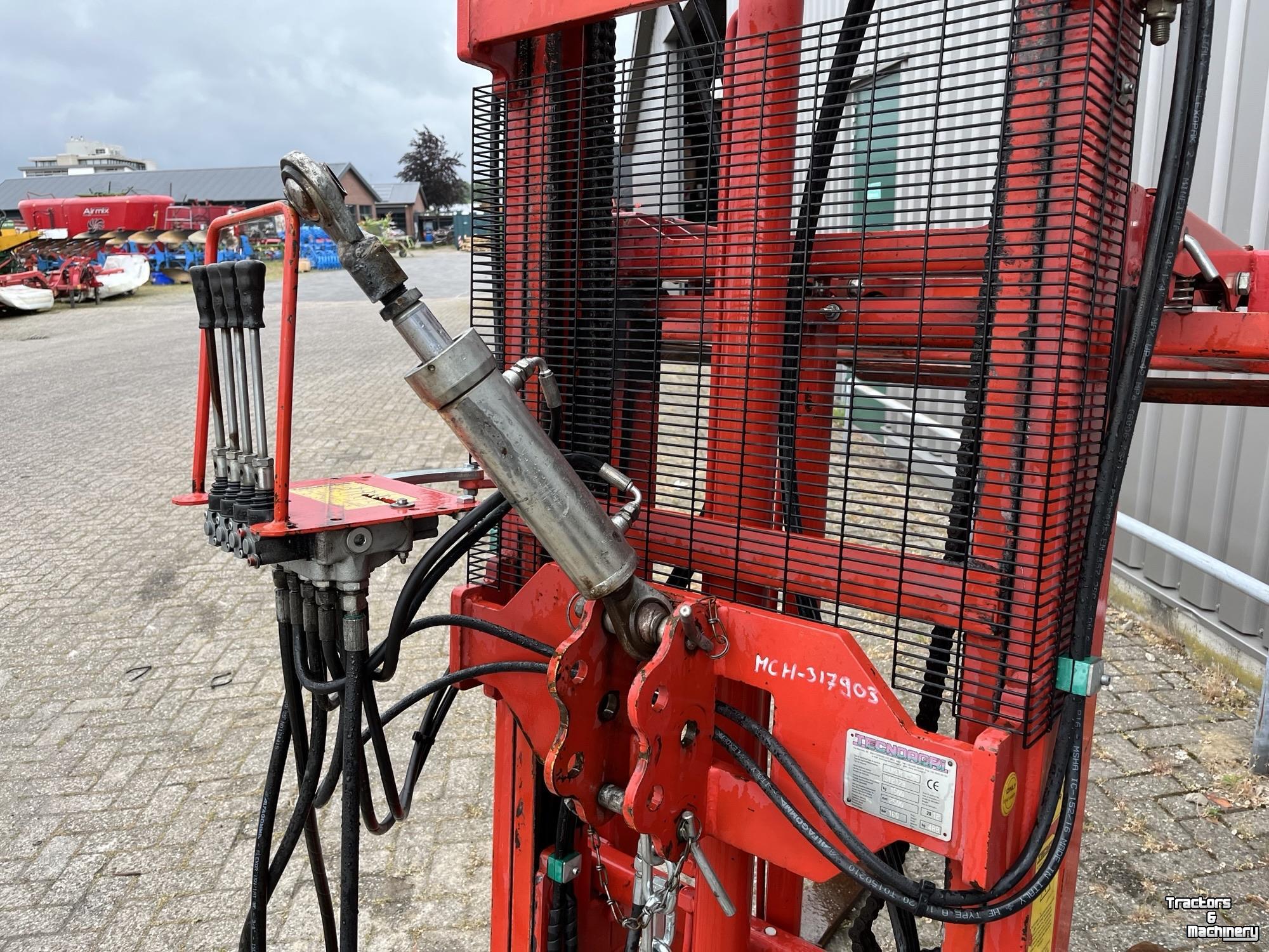 Anbau Hydraulik Stapler / Mini Gabelstapler  Tecnoagri Super 2515