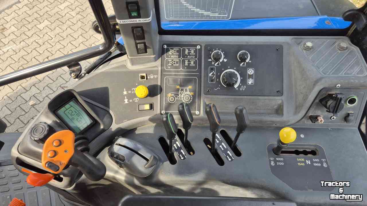 Schlepper / Traktor New Holland TM155 PC 40Kmh. met kruip en Airco