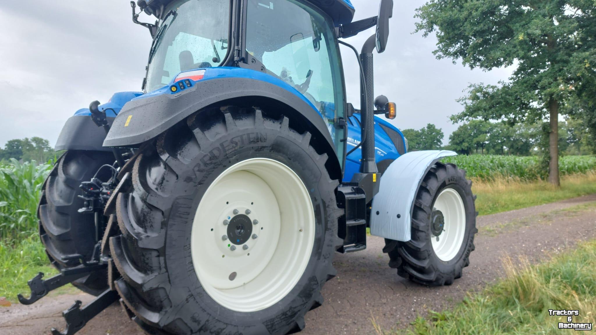 Schlepper / Traktor New Holland 140 AutoCommand