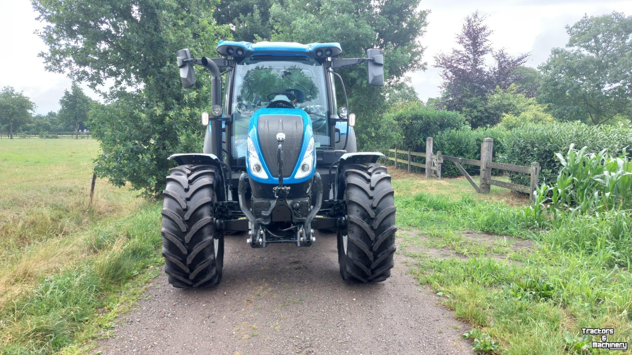 Schlepper / Traktor New Holland 140 AutoCommand