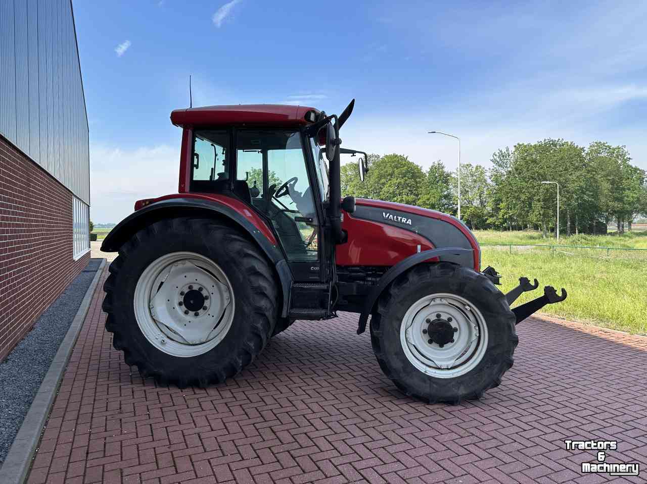 Schlepper / Traktoren Valtra C120