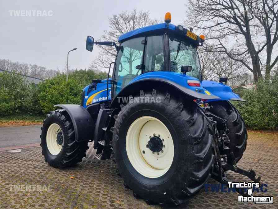 Schlepper / Traktor New Holland T 8020