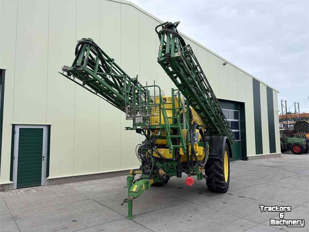 Anhängefeldspritze John Deere 840 Veldspuit